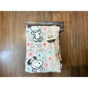 Berkshire Peanuts SNOOPY Soft Home Decorative Throw Blanket Collection